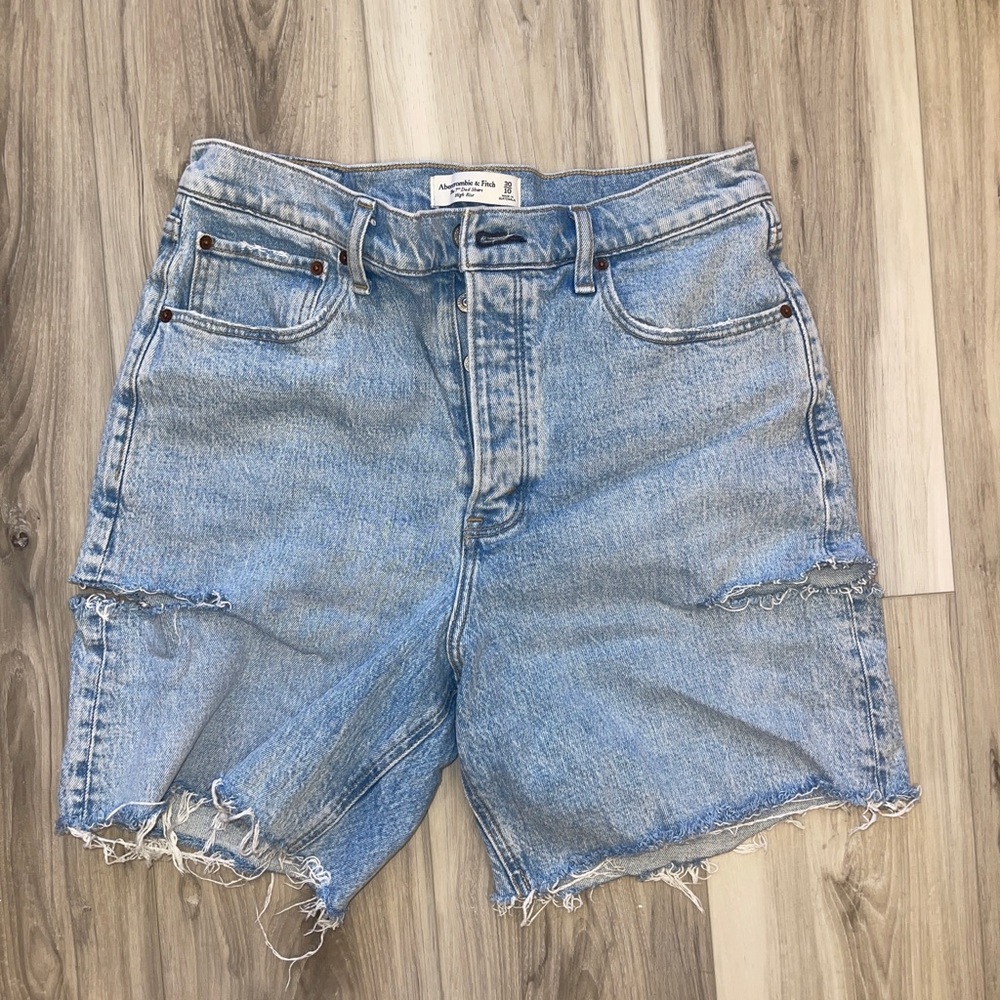 Abercrombie & Fitch The 7” Dad Short High Rise, size 30